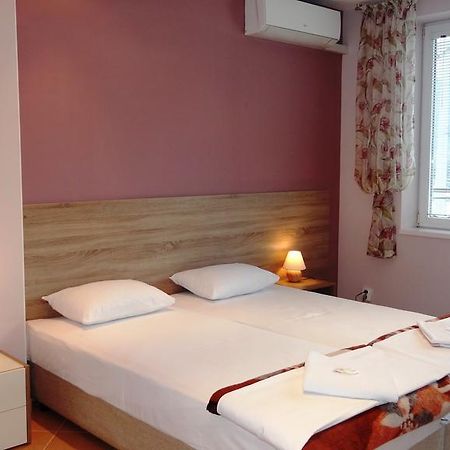 Guest Rooms Kom Sofia Bilik gambar