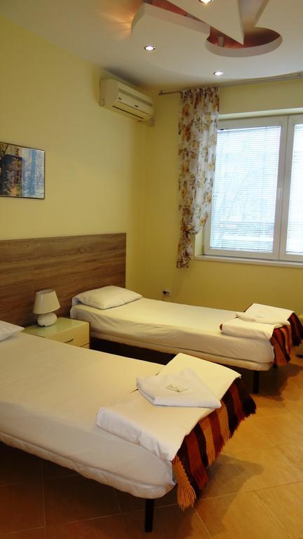 Guest Rooms Kom Sofia Bilik gambar