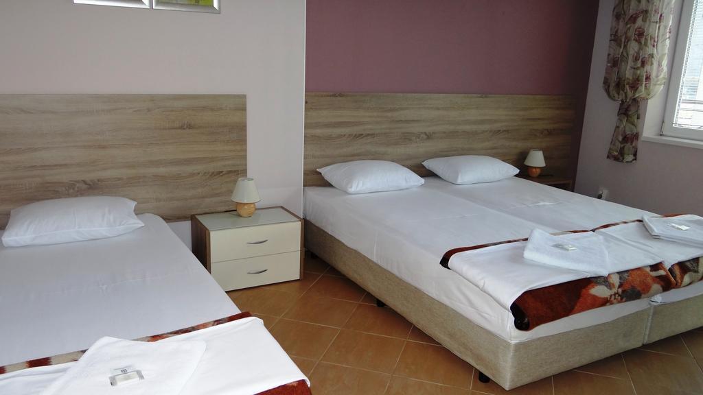 Guest Rooms Kom Sofia Bilik gambar