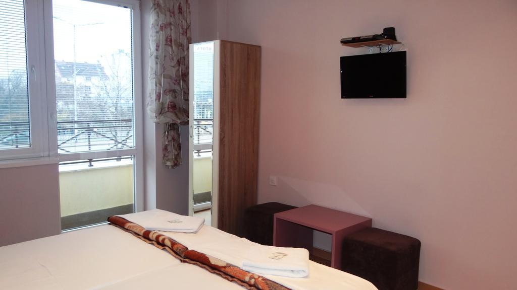 Guest Rooms Kom Sofia Bilik gambar