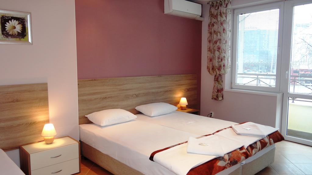 Guest Rooms Kom Sofia Bilik gambar