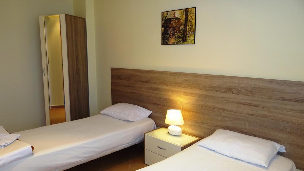 Guest Rooms Kom Sofia Bilik gambar