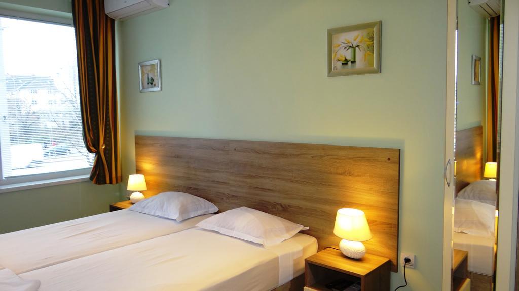 Guest Rooms Kom Sofia Bilik gambar