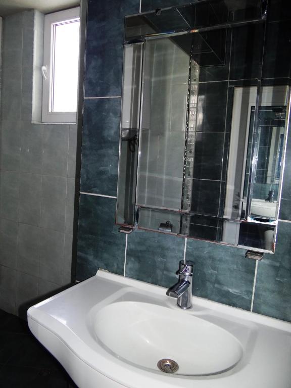 Guest Rooms Kom Sofia Bilik gambar