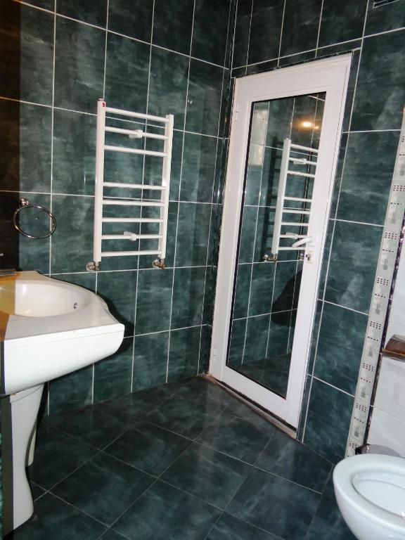 Guest Rooms Kom Sofia Bilik gambar